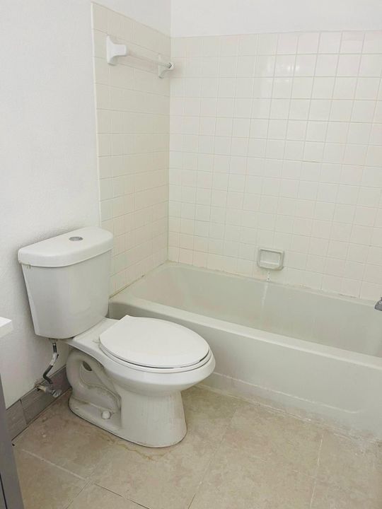 For Rent: $1,650 (1 beds, 1 baths, 712 Square Feet)