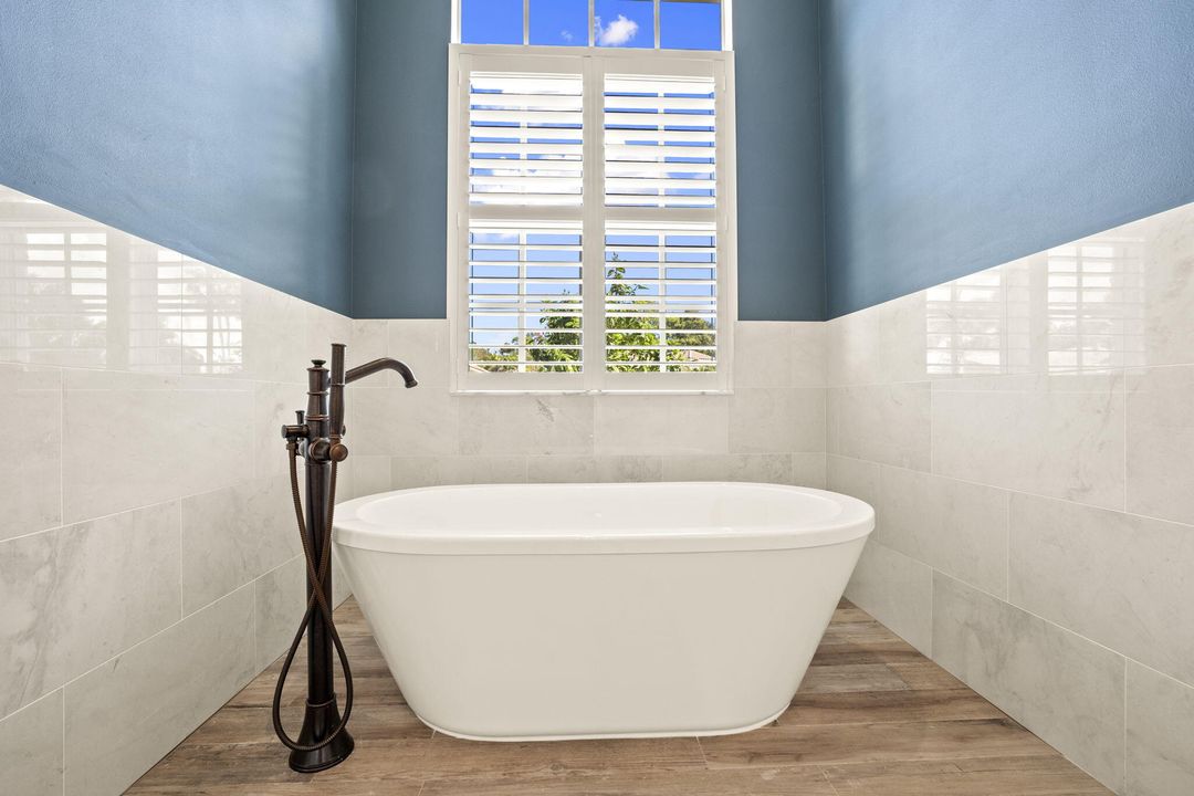 For Sale: $1,199,000 (4 beds, 4 baths, 3686 Square Feet)