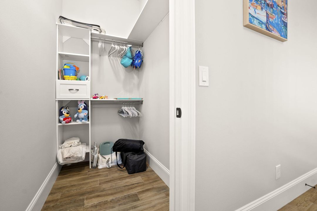 For Sale: $1,199,000 (4 beds, 4 baths, 3686 Square Feet)