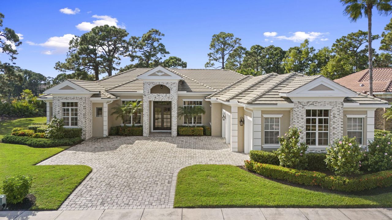 For Sale: $1,199,000 (4 beds, 4 baths, 3686 Square Feet)