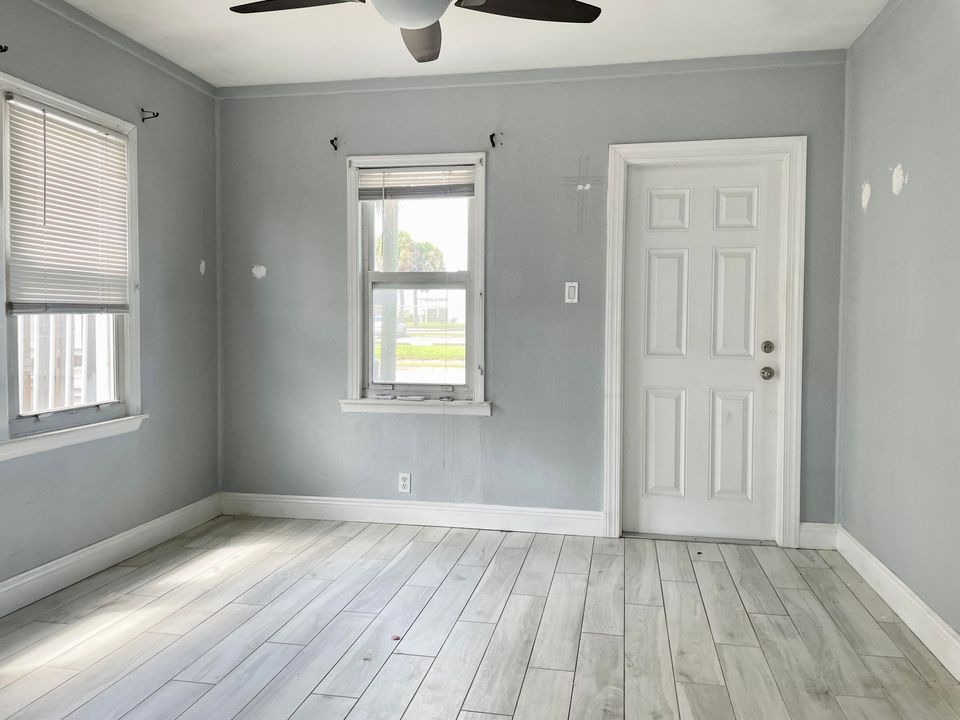 For Rent: $1,500 (1 beds, 1 baths, 1447 Square Feet)