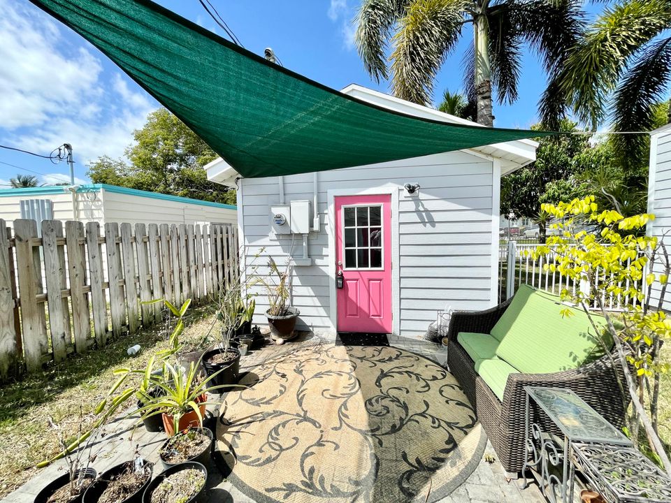 For Rent: $1,500 (1 beds, 1 baths, 1447 Square Feet)