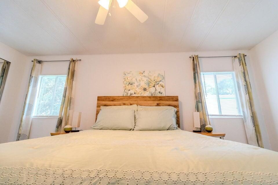 For Sale: $49,900 (2 beds, 2 baths, 1350 Square Feet)