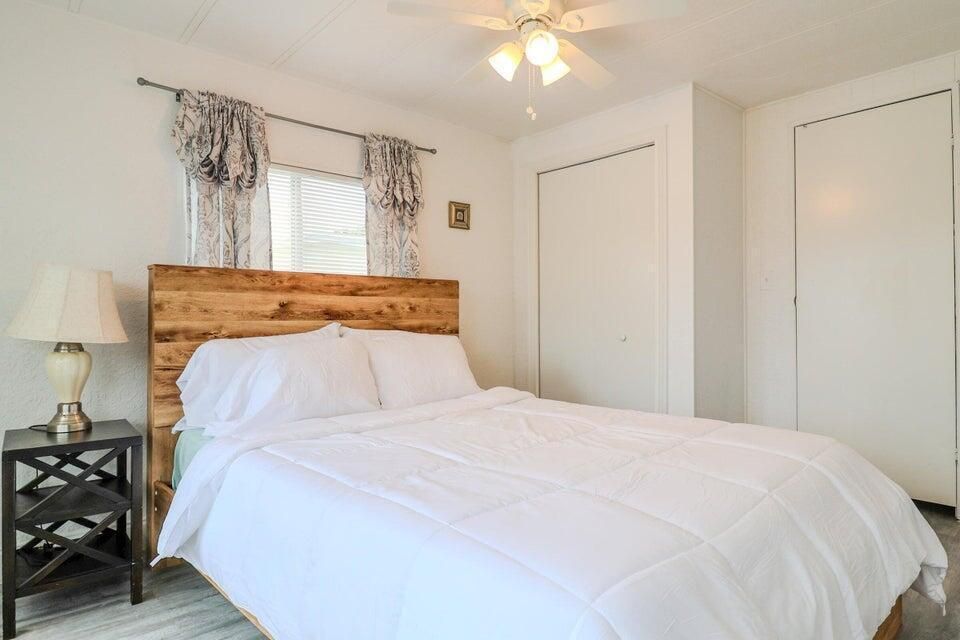 For Sale: $49,900 (2 beds, 2 baths, 1350 Square Feet)