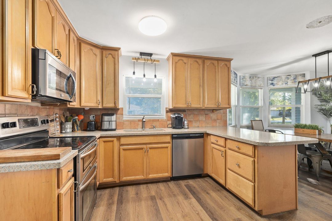 待售: $350,000 (3 贝兹, 2 浴室, 1681 平方英尺)