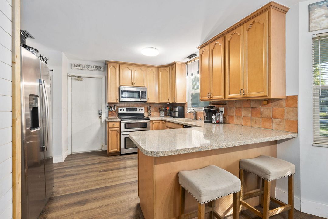 待售: $350,000 (3 贝兹, 2 浴室, 1681 平方英尺)