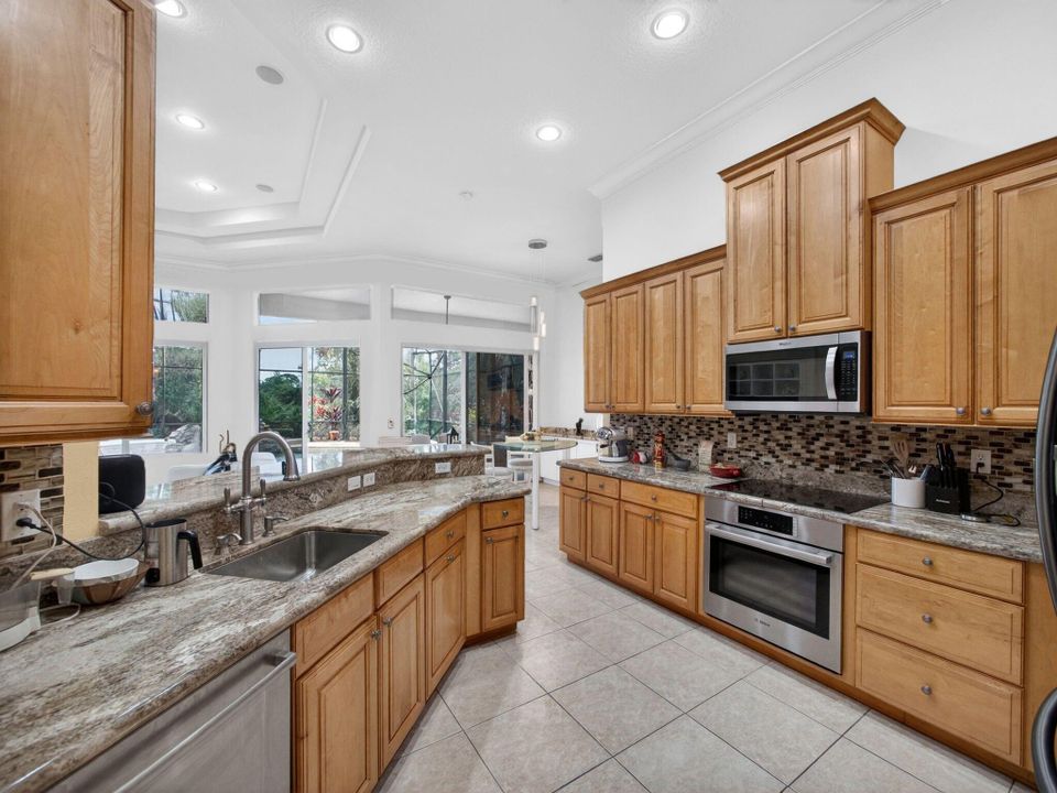 For Sale: $715,000 (3 beds, 3 baths, 2708 Square Feet)