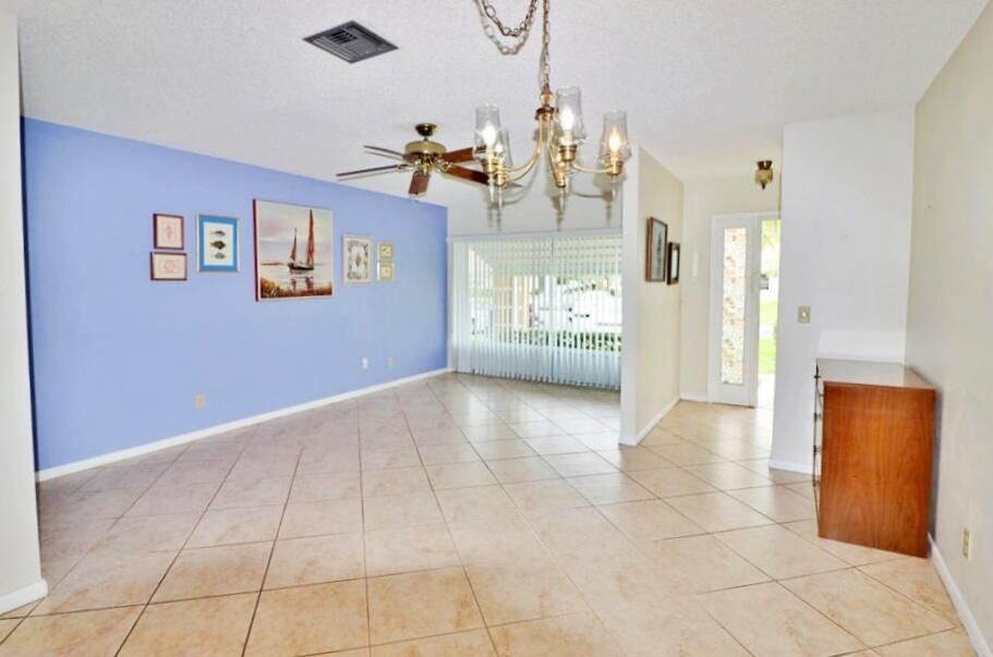 На продажу: $94,500 (1 спален, 1 ванн, 816 Квадратных фут)