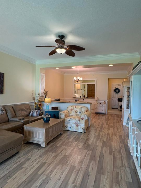 For Sale: $419,900 (2 beds, 2 baths, 1989 Square Feet)