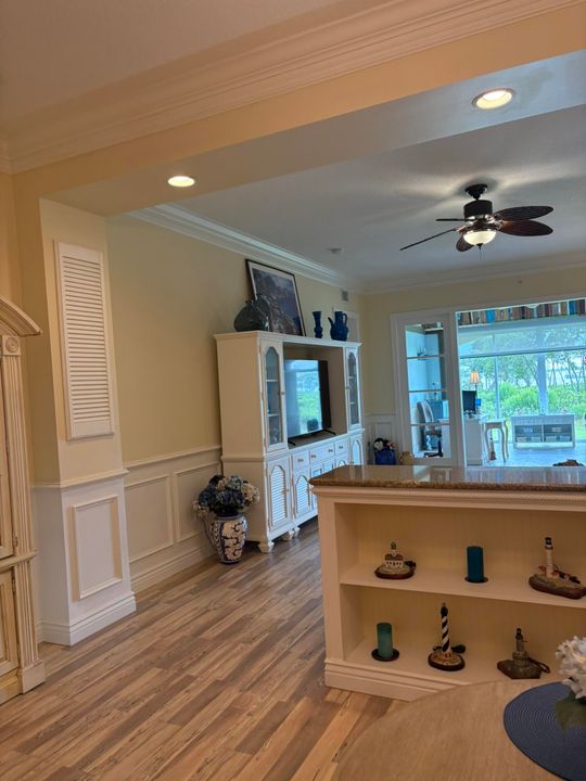 For Sale: $419,900 (2 beds, 2 baths, 1989 Square Feet)