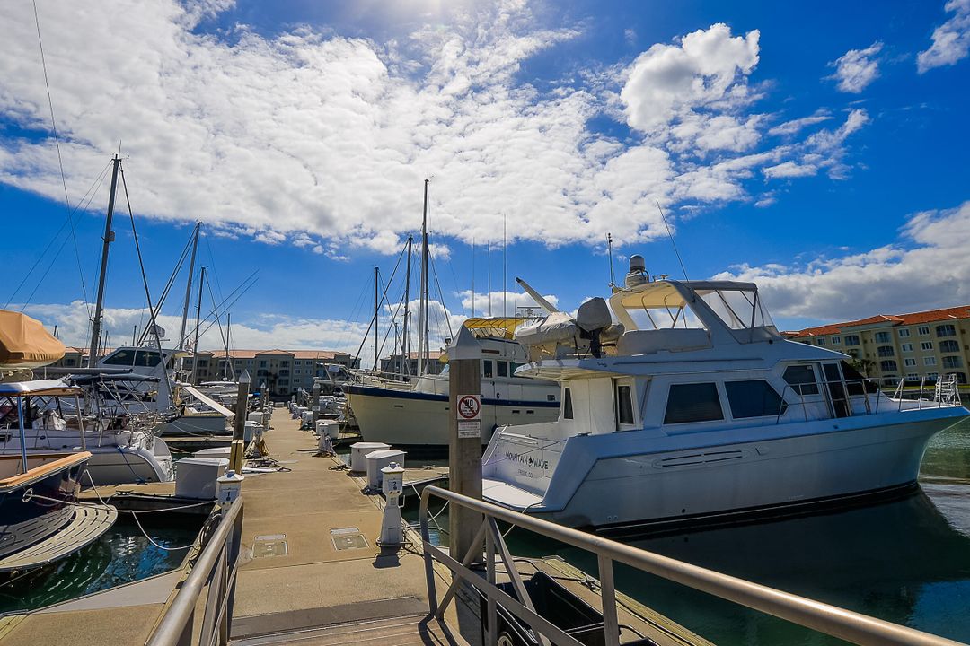 For Sale: $419,900 (2 beds, 2 baths, 1989 Square Feet)