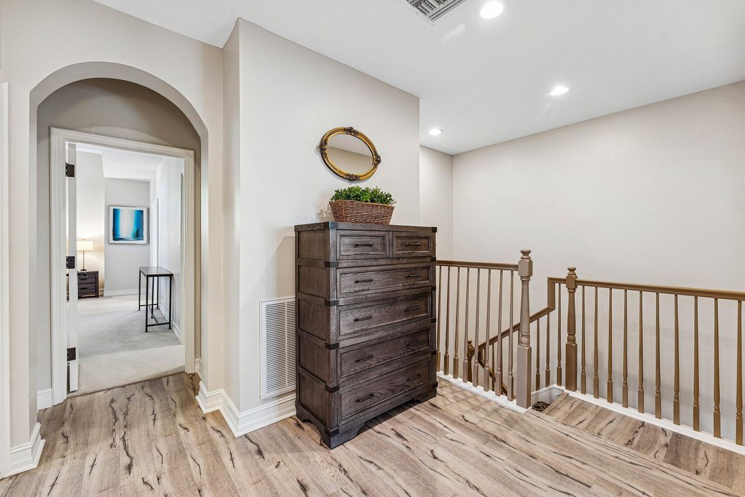 На продажу: $600,000 (3 спален, 2 ванн, 1930 Квадратных фут)