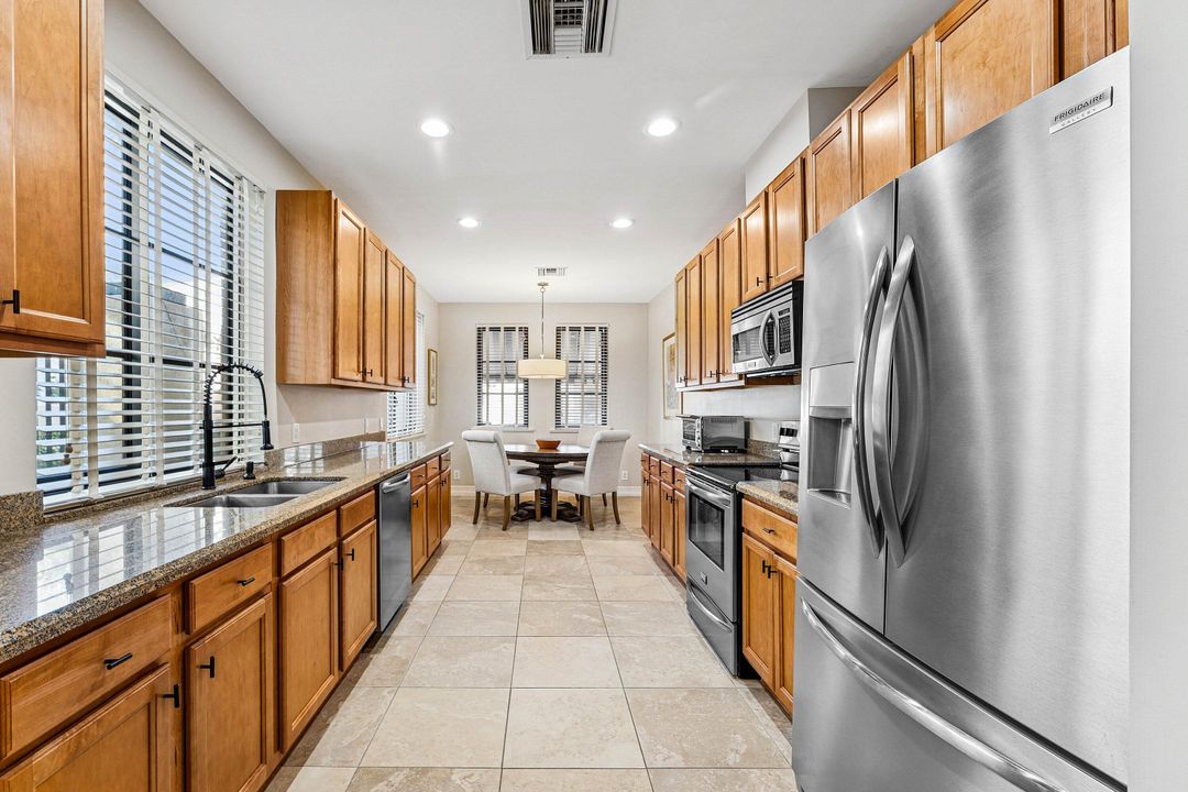 На продажу: $600,000 (3 спален, 2 ванн, 1930 Квадратных фут)