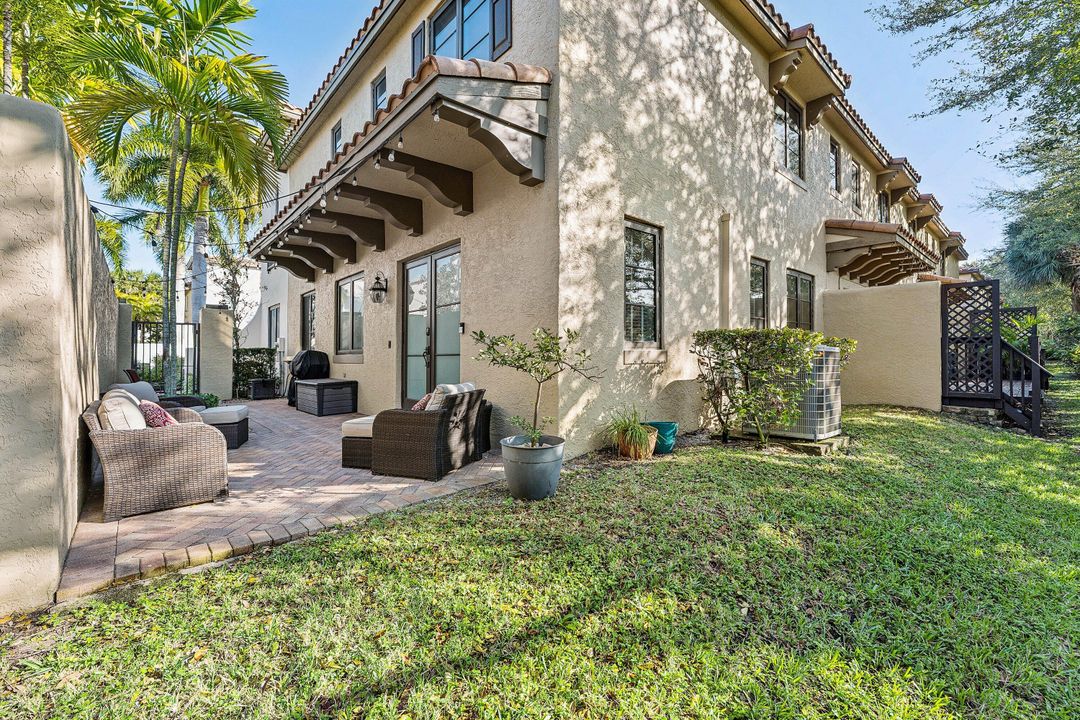 На продажу: $600,000 (3 спален, 2 ванн, 1930 Квадратных фут)