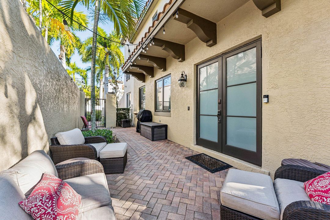 На продажу: $600,000 (3 спален, 2 ванн, 1930 Квадратных фут)