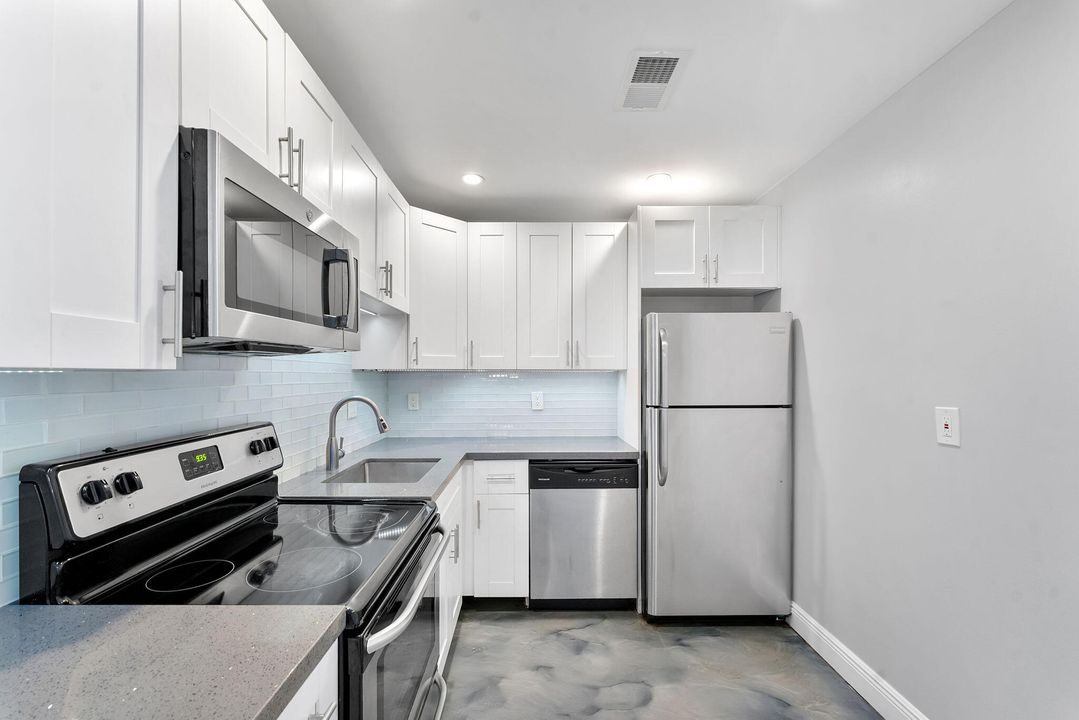 出租: $2,200 (2 贝兹, 2 浴室, 936 平方英尺)