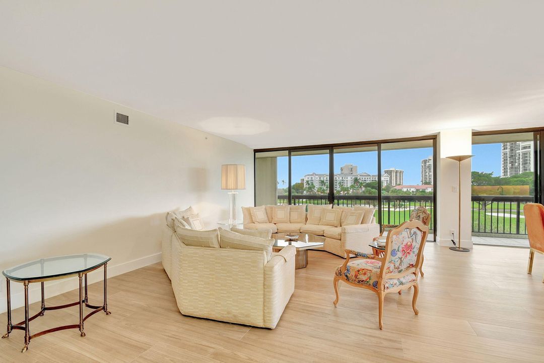 For Sale: $995,000 (3 beds, 2 baths, 2200 Square Feet)