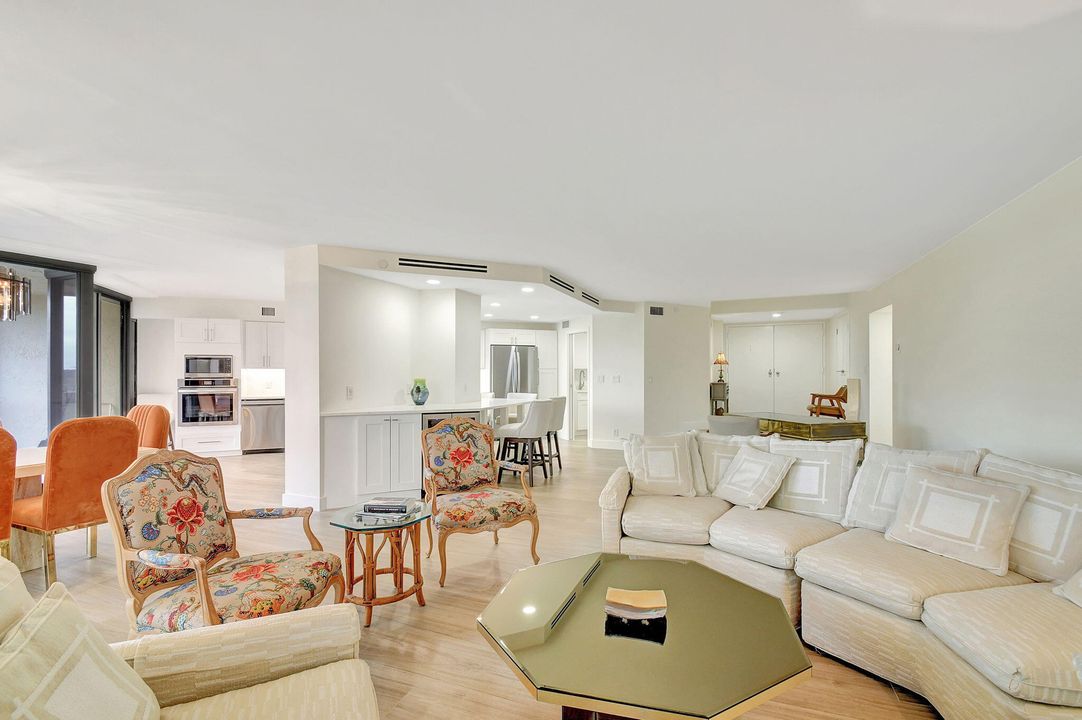 For Sale: $995,000 (3 beds, 2 baths, 2200 Square Feet)