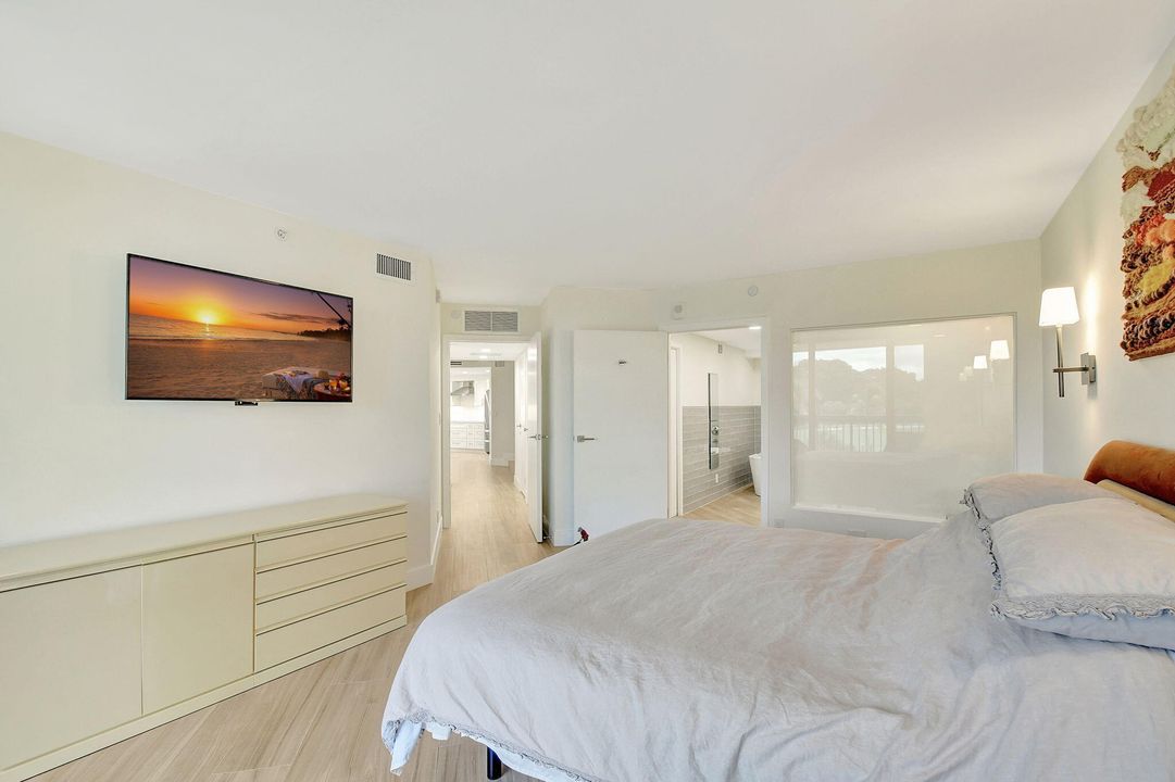 For Sale: $995,000 (3 beds, 2 baths, 2200 Square Feet)