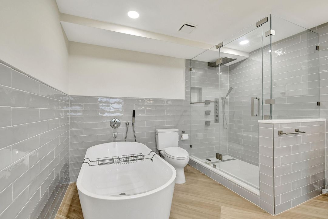 For Sale: $995,000 (3 beds, 2 baths, 2200 Square Feet)