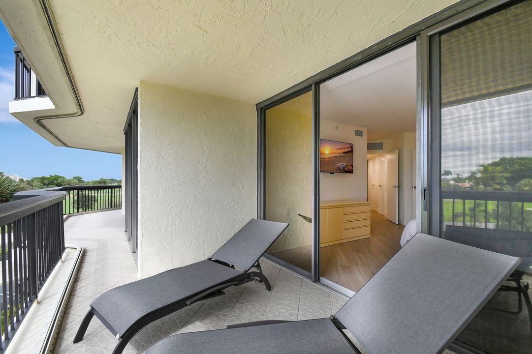 For Sale: $995,000 (3 beds, 2 baths, 2200 Square Feet)