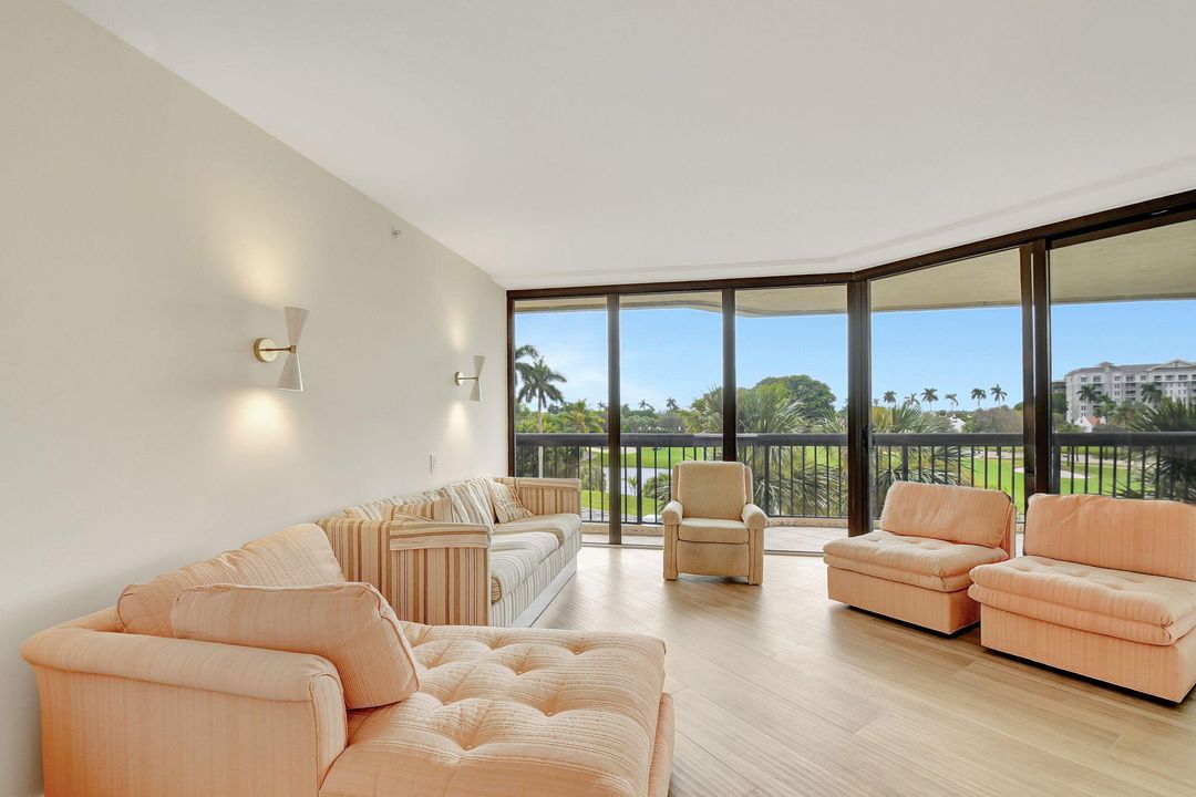 For Sale: $995,000 (3 beds, 2 baths, 2200 Square Feet)