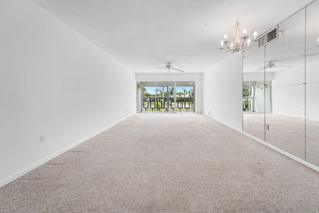 For Sale: $224,900 (2 beds, 2 baths, 869 Square Feet)