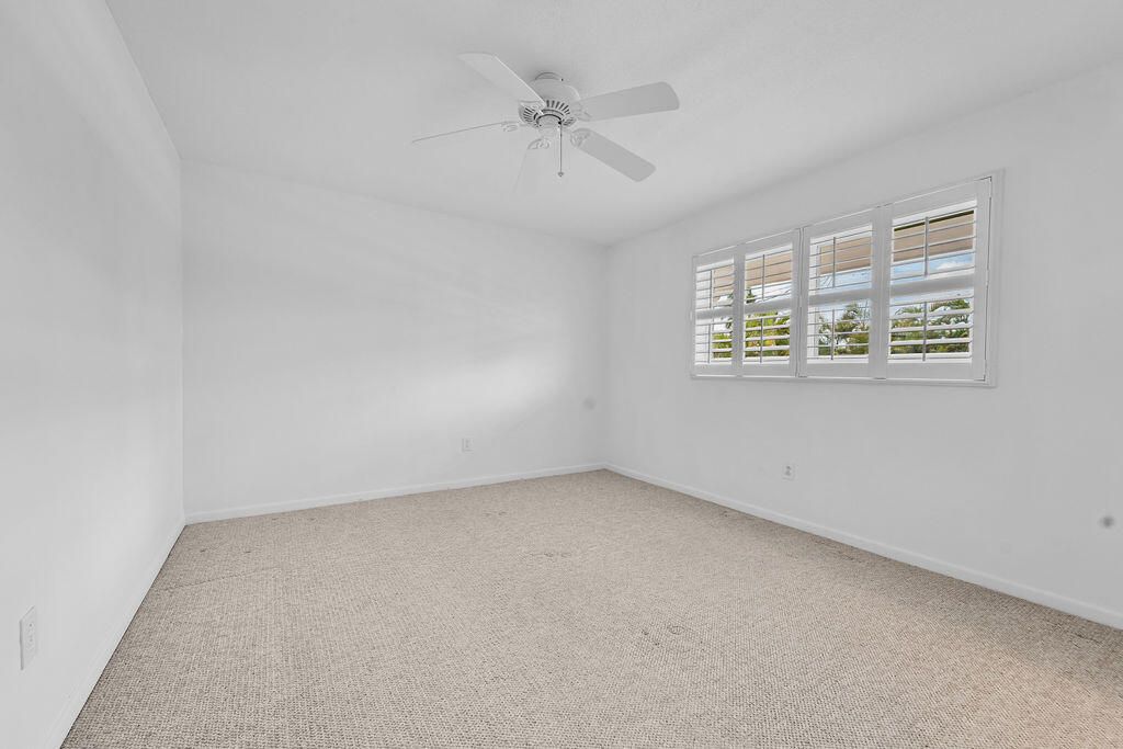 For Sale: $224,900 (2 beds, 2 baths, 869 Square Feet)