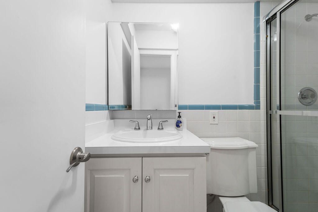 For Sale: $224,900 (2 beds, 2 baths, 869 Square Feet)