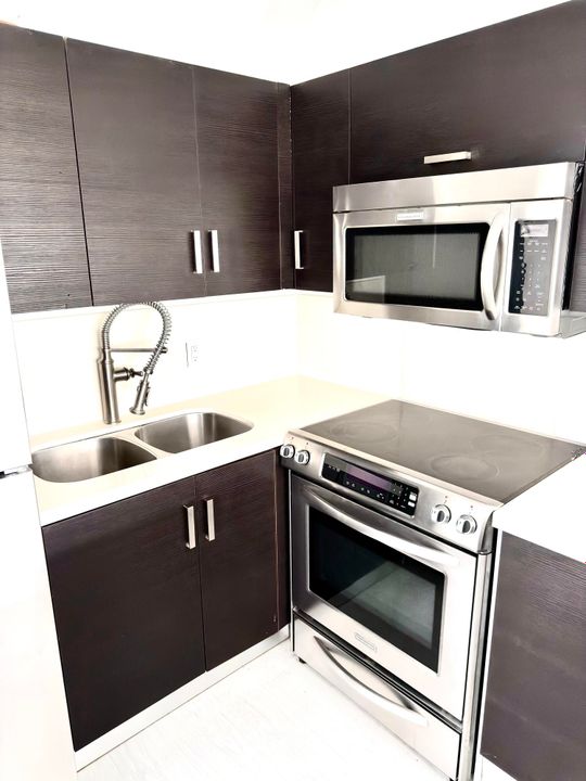 出租: $1,650 (1 贝兹, 1 浴室, 585 平方英尺)