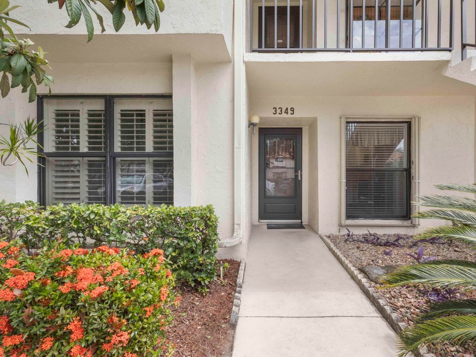 For Sale: $200,000 (2 beds, 2 baths, 1059 Square Feet)