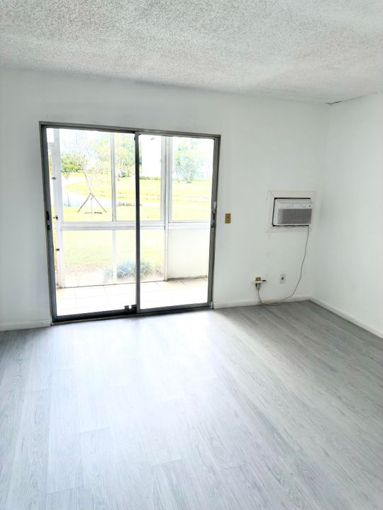 出租: $1,650 (1 贝兹, 1 浴室, 585 平方英尺)