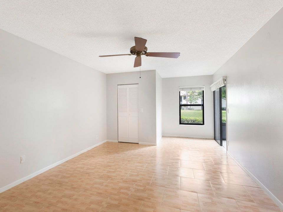 For Sale: $200,000 (2 beds, 2 baths, 1059 Square Feet)