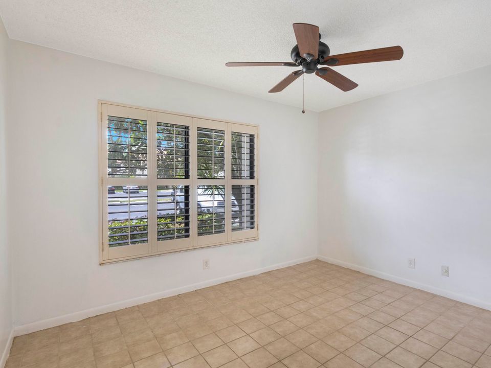 For Sale: $200,000 (2 beds, 2 baths, 1059 Square Feet)
