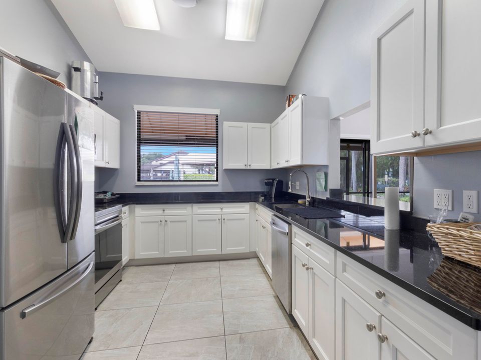For Sale: $200,000 (2 beds, 2 baths, 1059 Square Feet)
