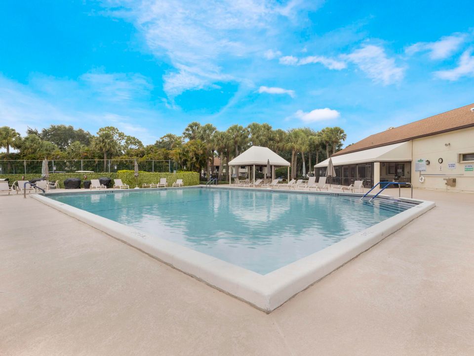 For Sale: $200,000 (2 beds, 2 baths, 1059 Square Feet)