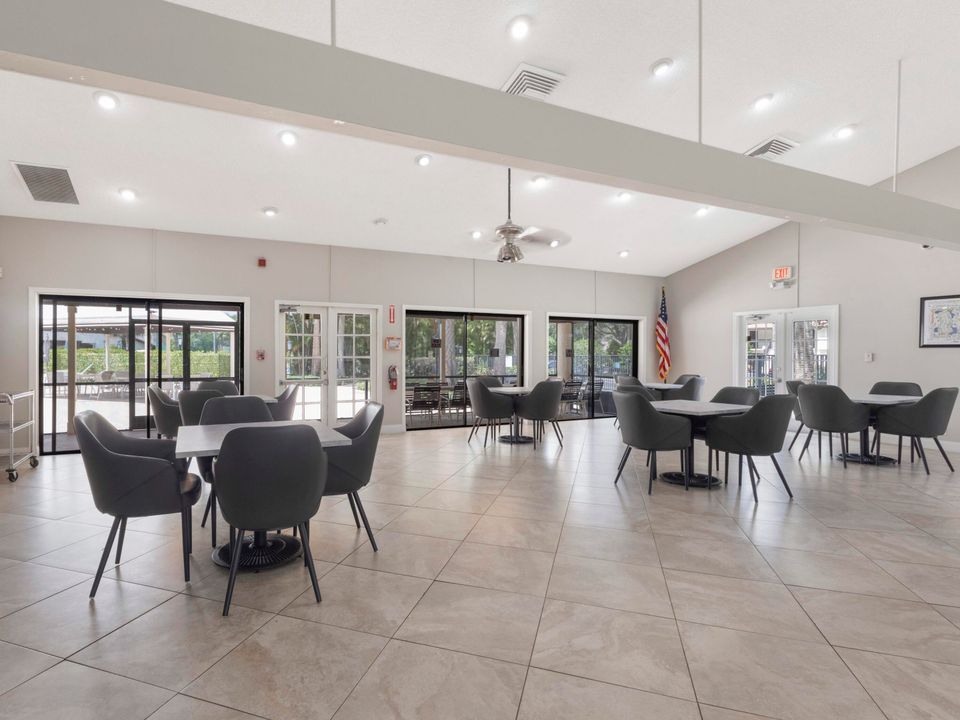 For Sale: $200,000 (2 beds, 2 baths, 1059 Square Feet)