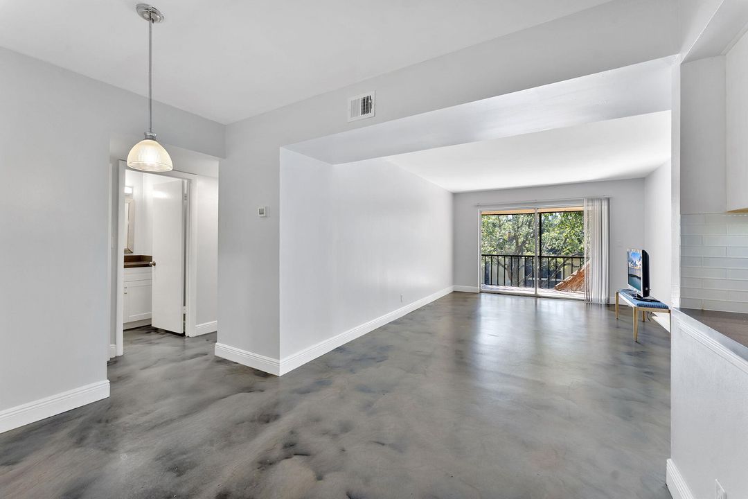 待售: $265,000 (2 贝兹, 2 浴室, 936 平方英尺)