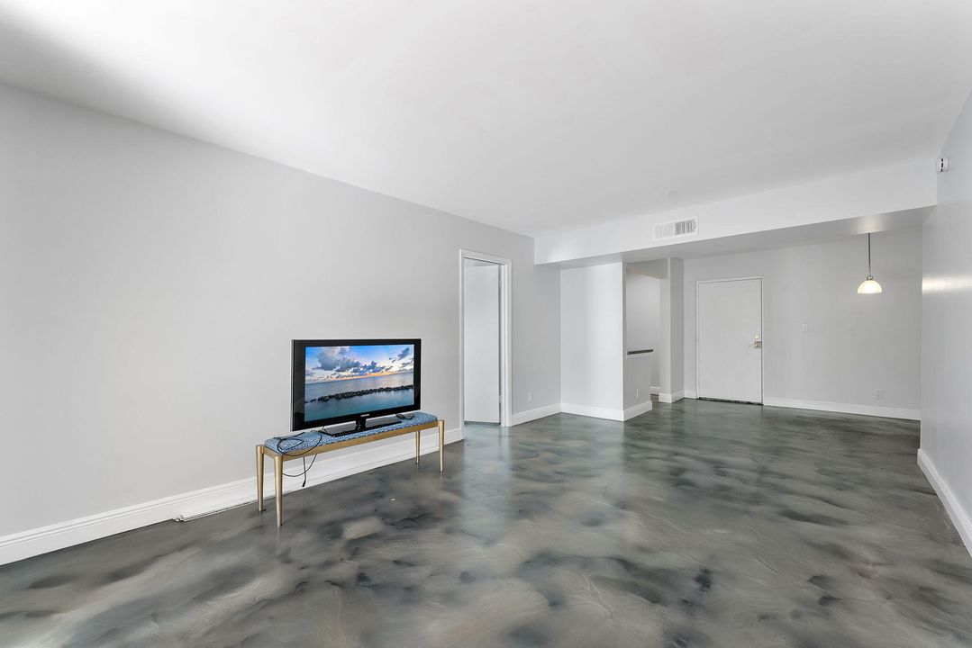 待售: $265,000 (2 贝兹, 2 浴室, 936 平方英尺)