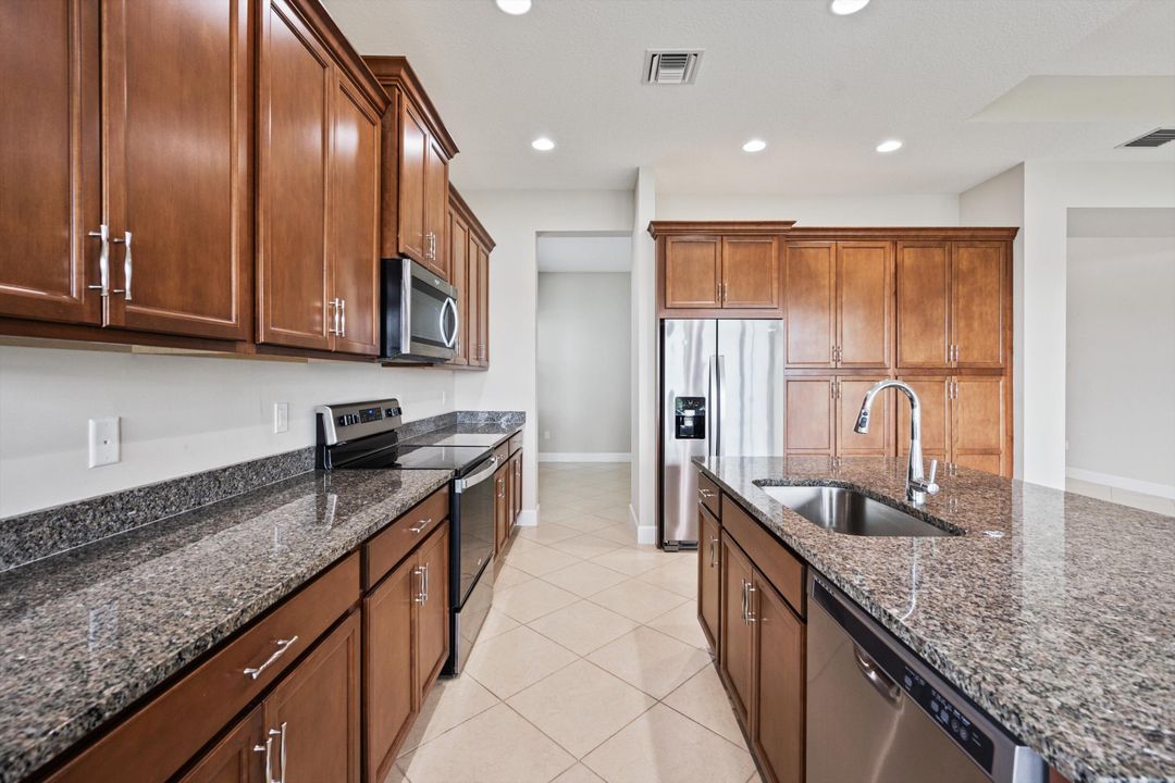 En Renta: $3,300 (3 camas, 2 baños, 1913 Pies cuadrados)