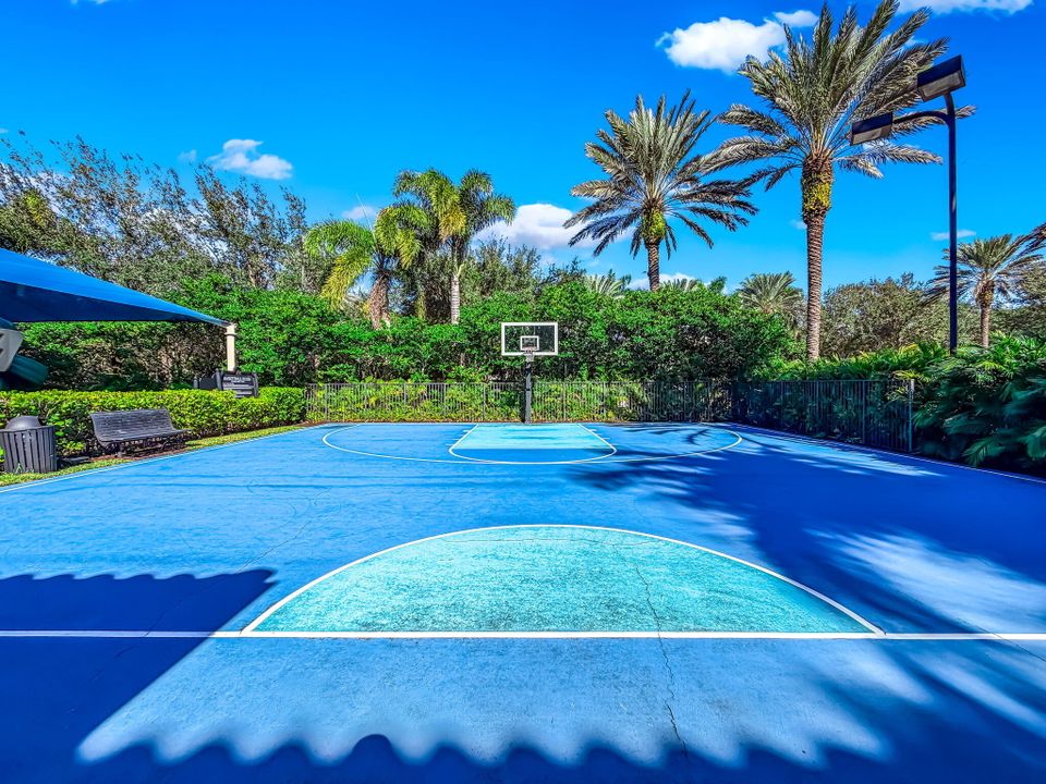 В аренду: $11,000 (5 спален, 5 ванн, 4248 Квадратных фут)