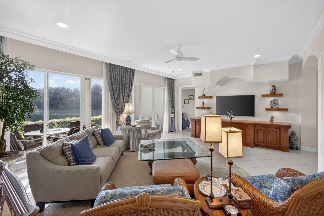 Activo con contrato: $855,000 (3 camas, 2 baños, 2085 Pies cuadrados)