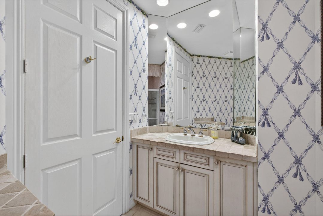 Activo con contrato: $855,000 (3 camas, 2 baños, 2085 Pies cuadrados)