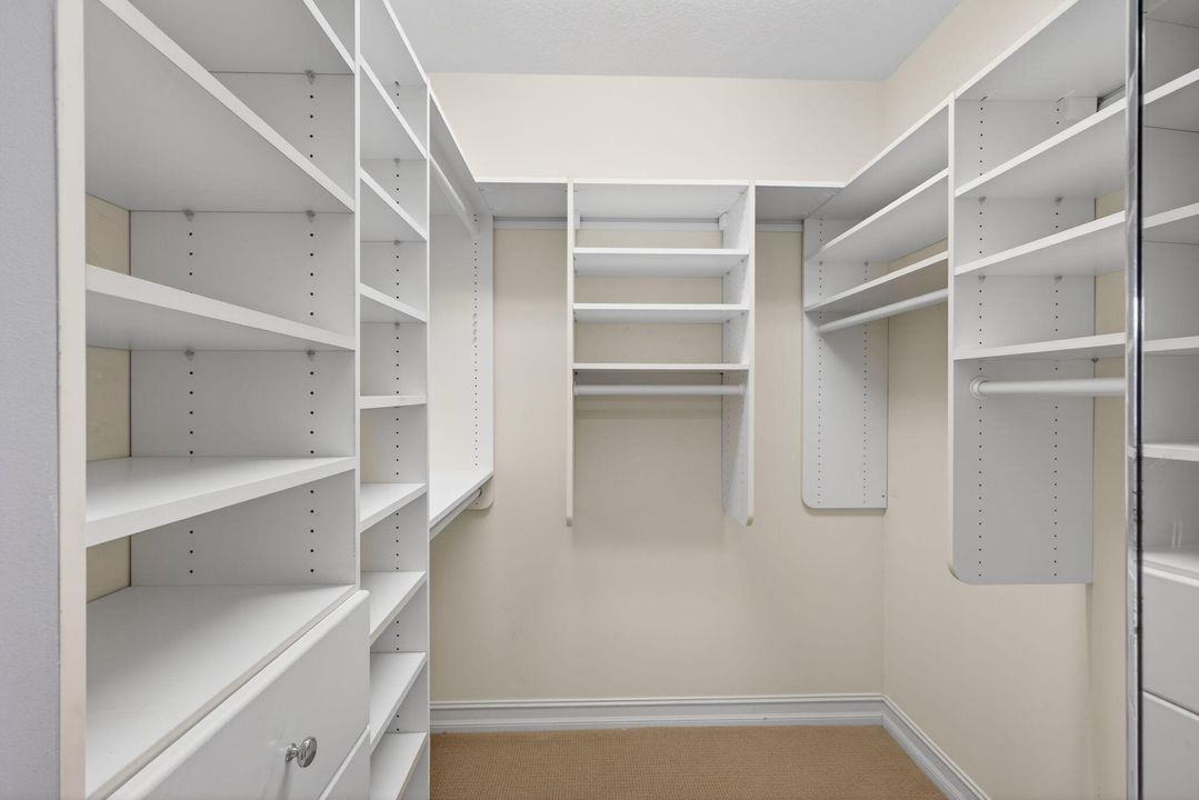 Activo con contrato: $855,000 (3 camas, 2 baños, 2085 Pies cuadrados)