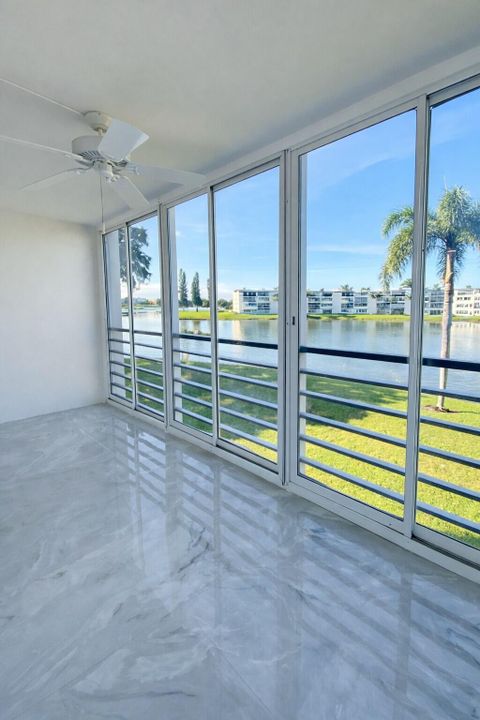 待售: $349,000 (2 贝兹, 2 浴室, 896 平方英尺)