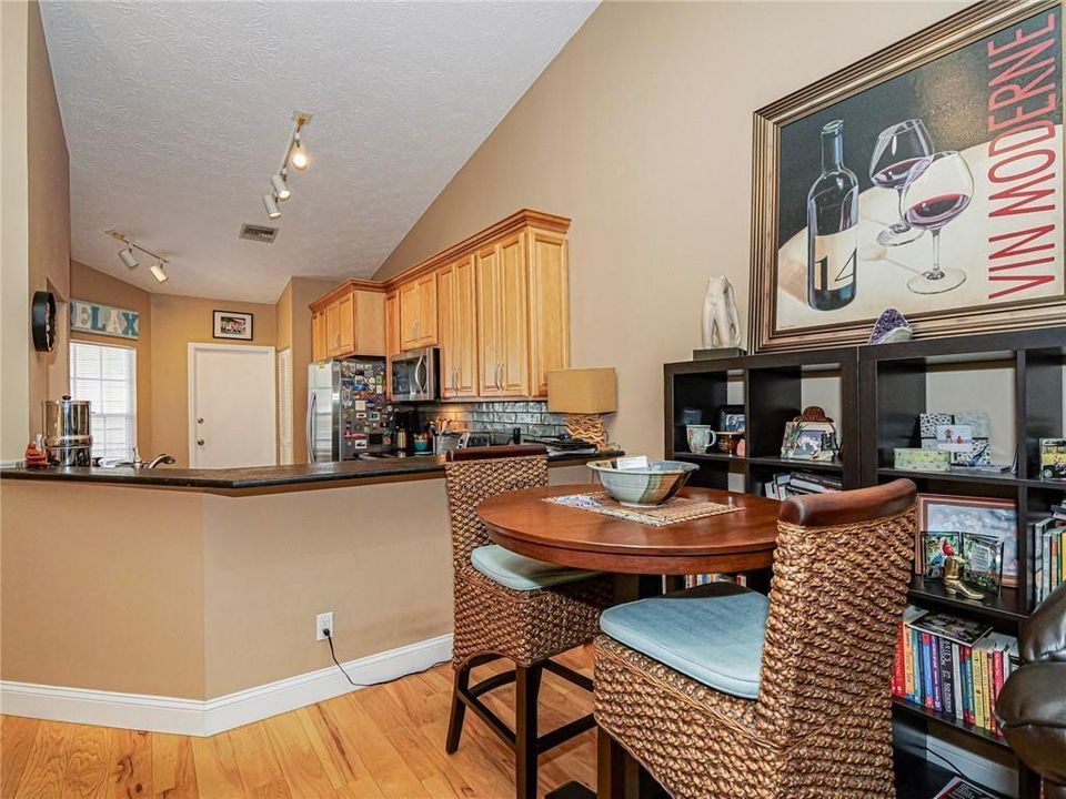 For Rent: $1,995 (2 beds, 2 baths, 966 Square Feet)