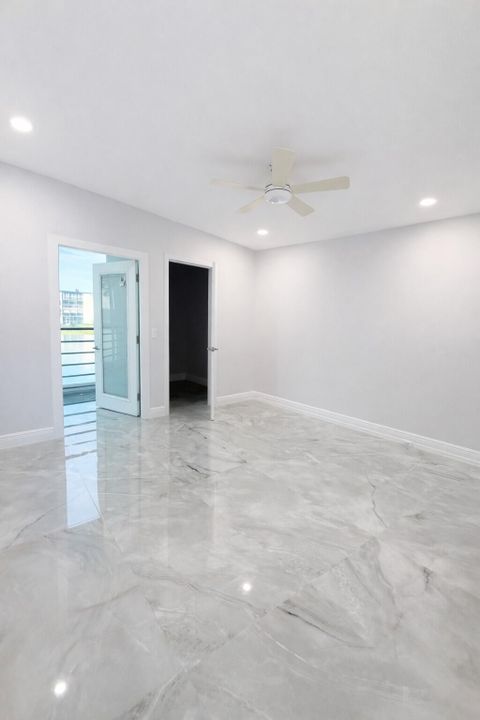 待售: $349,000 (2 贝兹, 2 浴室, 896 平方英尺)