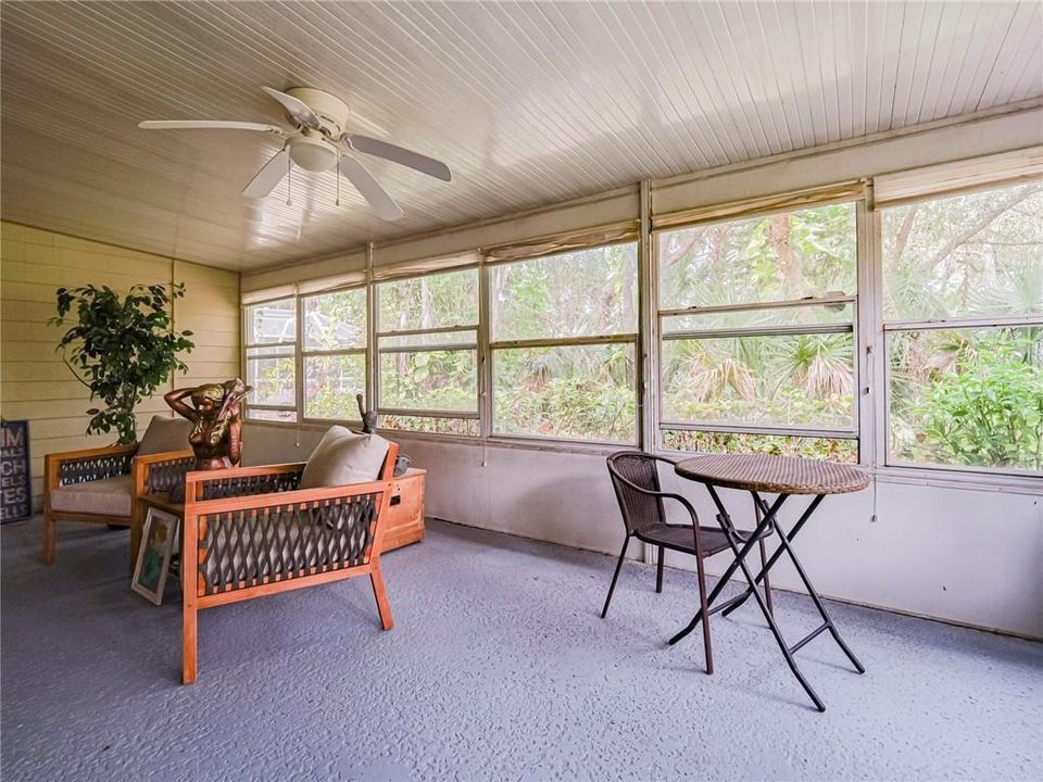 For Rent: $1,995 (2 beds, 2 baths, 966 Square Feet)