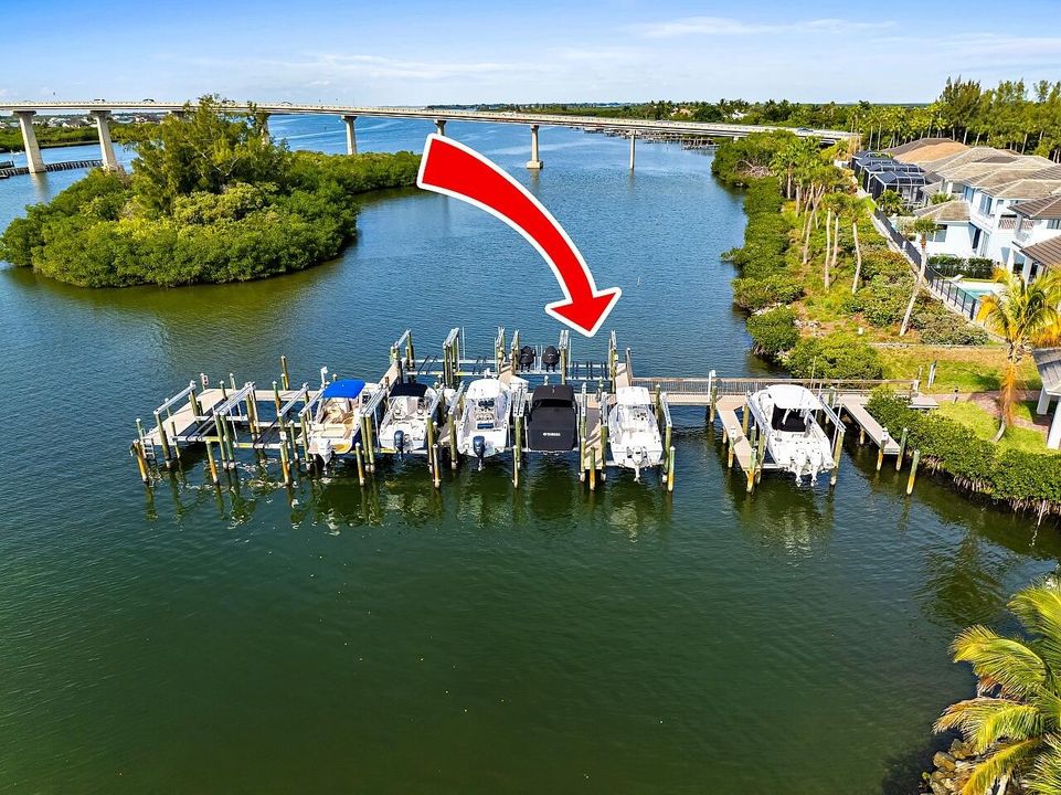 En Venta: $1,350,000 (3 camas, 3 baños, 2721 Pies cuadrados)