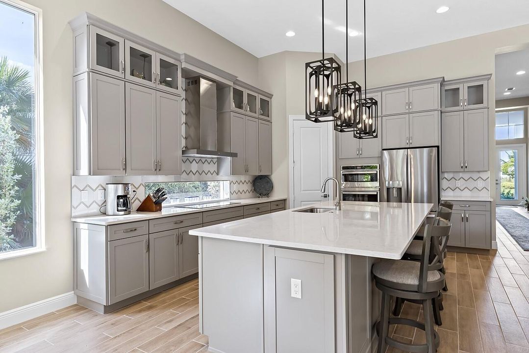 En Venta: $1,350,000 (3 camas, 3 baños, 2721 Pies cuadrados)